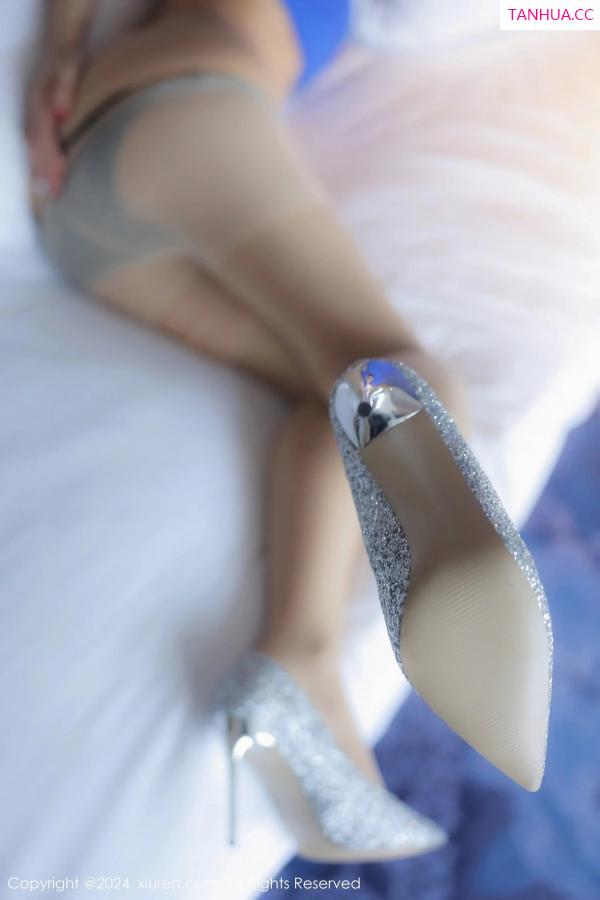   [XiuRen]高清写真图 2024.01.03 No.7900 艺艺yiyi 丝袜美腿第40张图片